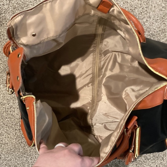 Lucshy dufflebag carry-on- garment bag and duffle in one - Picture 3 of 6